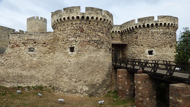 Immigration to Serbia - Fortress in Belgrade - Image by Arvid Olson from Pixabay